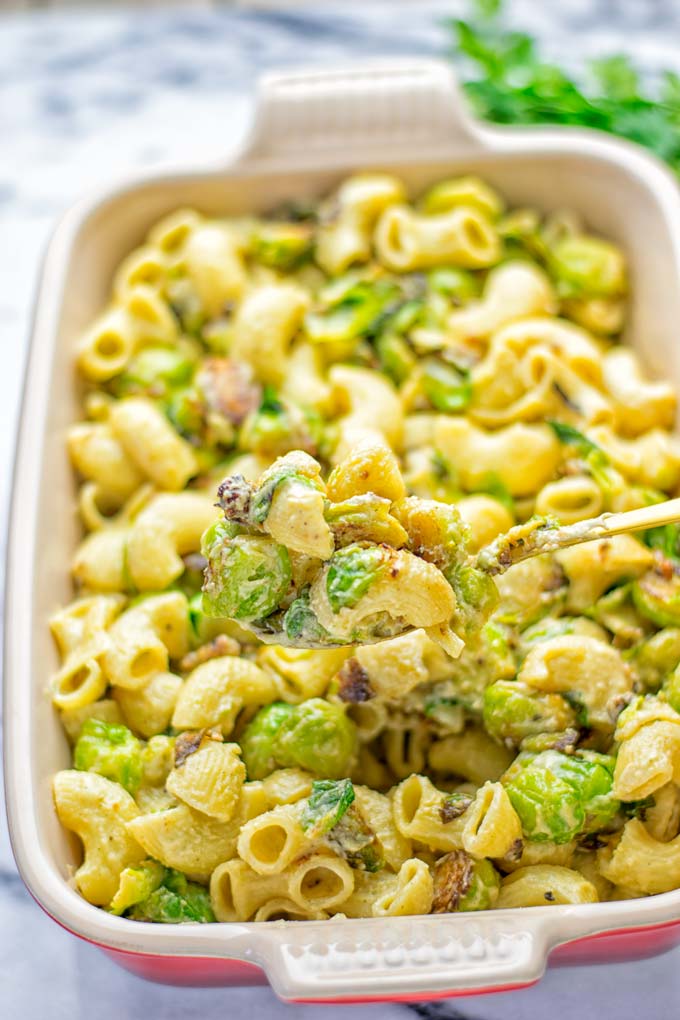 This Garlic Brussels Sprouts Mac and Cheese is entirely vegan, gluten free, and super easy to make. It’s an amazing comfort food for dinner, lunch, meal prep, work lunches, date nights and of course the holidays. Everyone will get addicted to this from the first to the last bite, try it now! #vegan #glutenfree #dairyfree #vegetarian #mealprep #dinner #lunch #worklunchideas #holidays #macandcheese #contentednesscooking #pasta #thanksgiving 