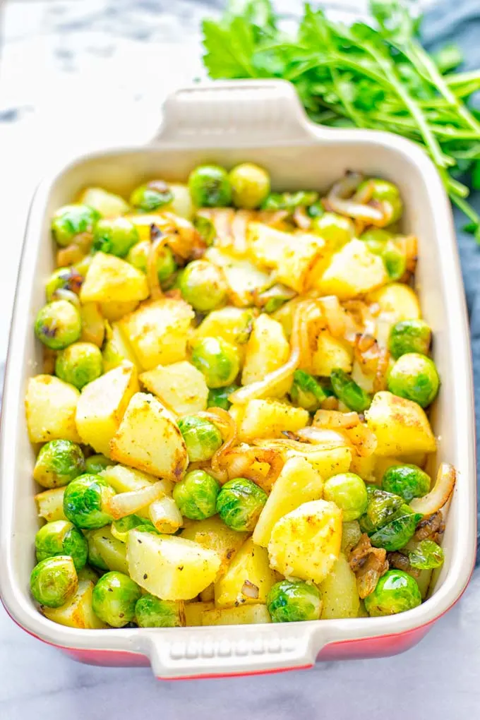 These Garlic Brussels Sprouts Potatoes are naturally vegan, gluten free and super easy to make. So delicious for the holidays, Christmas, as dinner, lunch, appetizer, side dish or meal preparation, and so much more. On its own or served with many other yummy things, enjoy. #vegan #glutenfree #dairyfree #vegetarian #contentednesscooking #brusselssprouts #potatoes #dinner #lunch #appetizer #sidedishes #christmas #holidays #thanksgiving #mealprep #worklunchideas