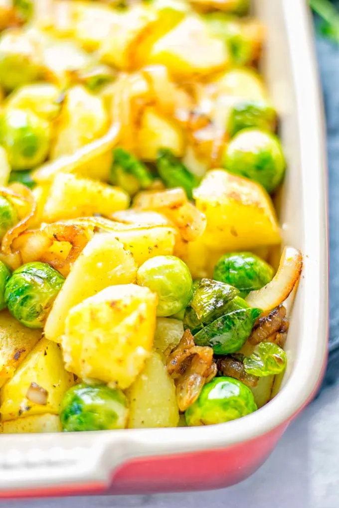 These Garlic Brussels Sprouts Potatoes are naturally vegan, gluten free and super easy to make. So delicious for the holidays, Christmas, as dinner, lunch, appetizer, side dish or meal preparation, and so much more. On its own or served with many other yummy things, enjoy. #vegan #glutenfree #dairyfree #vegetarian #contentednesscooking #brusselssprouts #potatoes #dinner #lunch #appetizer #sidedishes #christmas #holidays #thanksgiving #mealprep #worklunchideas