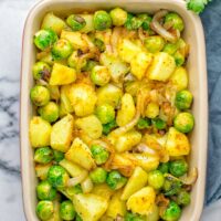 These Garlic Brussels Sprouts Potatoes are naturally vegan, gluten free and super easy to make. So delicious for the holidays, Christmas, as dinner, lunch, appetizer, side dish or meal preparation, and so much more. On its own or served with many other yummy things, enjoy. #vegan #glutenfree #dairyfree #vegetarian #contentednesscooking #brusselssprouts #potatoes #dinner #lunch #appetizer #sidedishes #christmas #holidays #thanksgiving #mealprep #worklunchideas