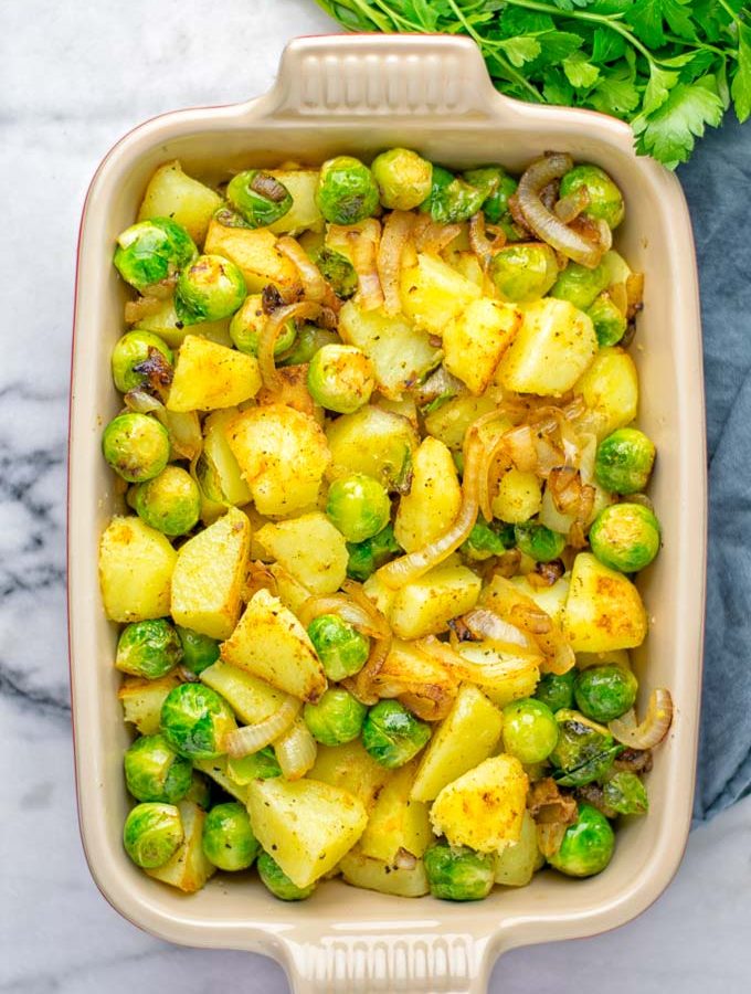 These Garlic Brussels Sprouts Potatoes are naturally vegan, gluten free and super easy to make. So delicious for the holidays, Christmas, as dinner, lunch, appetizer, side dish or meal preparation, and so much more. On its own or served with many other yummy things, enjoy. #vegan #glutenfree #dairyfree #vegetarian #contentednesscooking #brusselssprouts #potatoes #dinner #lunch #appetizer #sidedishes #christmas #holidays #thanksgiving #mealprep #worklunchideas