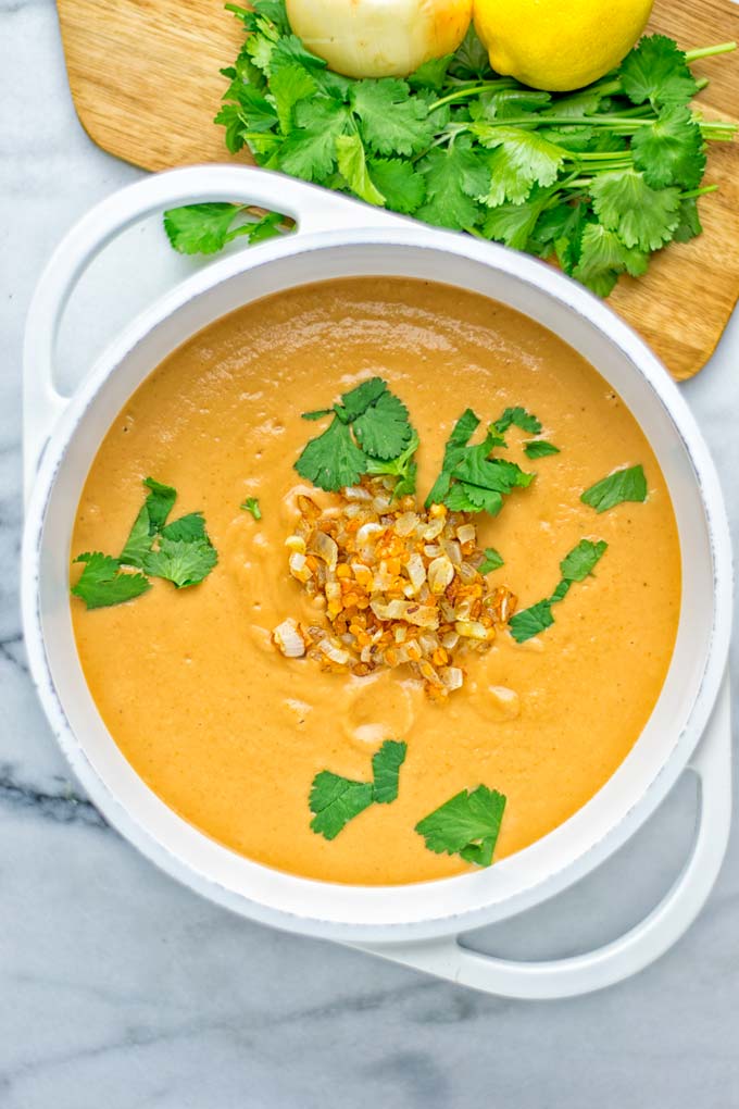 This Egyptian Red Lentil Soup is entirely vegan, gluten free, and so delicious. Packed with a delicious spice mix which take it to a whole new level. Try it now for dinner, lunch, meal preparation. You know what I’m talking about, yum! #vegan #glutenfree #dairyfree #vegetarian #lentils #dinner #lunch #mealprep #worklunchideas #redlentils #redlentilsoup #contentednesscooking #soup 