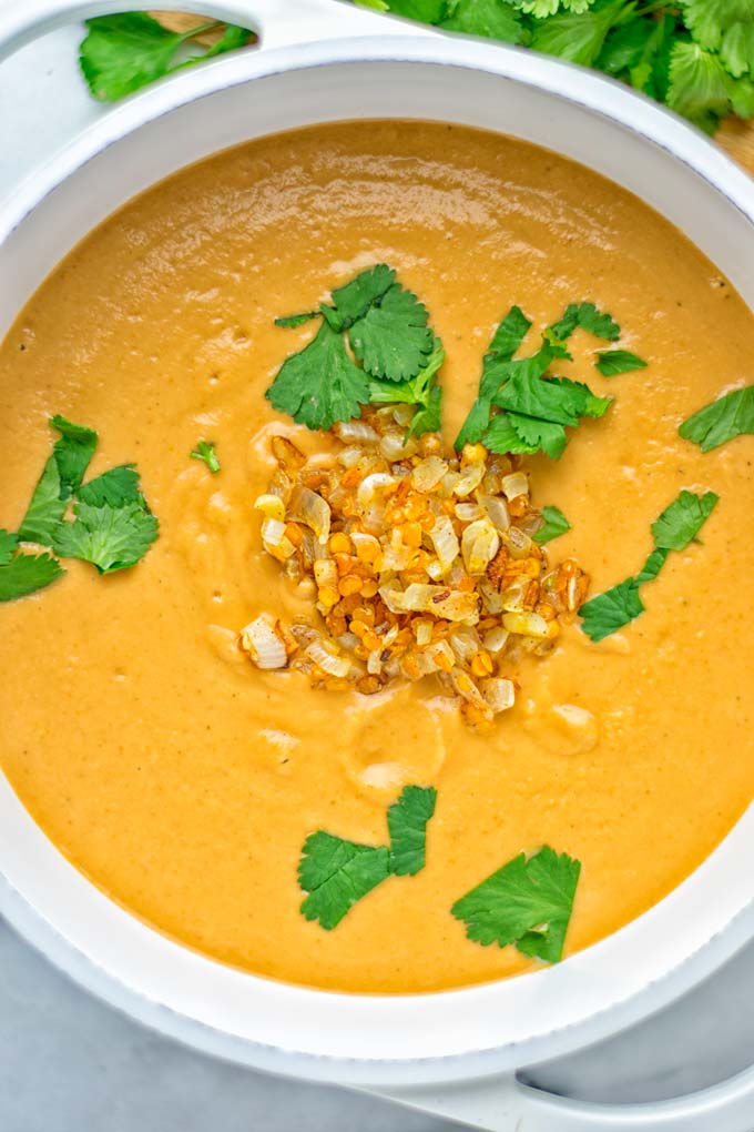 This Egyptian Red Lentil Soup is entirely vegan, gluten free, and so delicious. Packed with a delicious spice mix which take it to a whole new level. Try it now for dinner, lunch, meal preparation. You know what I’m talking about, yum! #vegan #glutenfree #dairyfree #vegetarian #lentils #dinner #lunch #mealprep #worklunchideas #redlentils #redlentilsoup #contentednesscooking #soup 