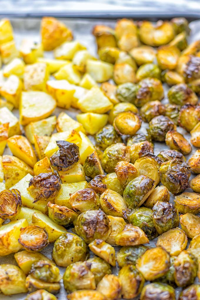 This Balsamic Brussels Sprouts Potato Salad is the ultimate comfort food and entirely vegan, gluten free. It’s super delicious for dinner, lunch, meal prep and for Christmas or the holidays. Try it now and you can be sure the whole family will love it. #vegan #glutenfree #dairyfree #vegetarian #contentednesscooking #dinner #lunch #christmasfood #holidayfood #worklunchideas #mealprep #balsamicbrusselssprouts #potatosalad