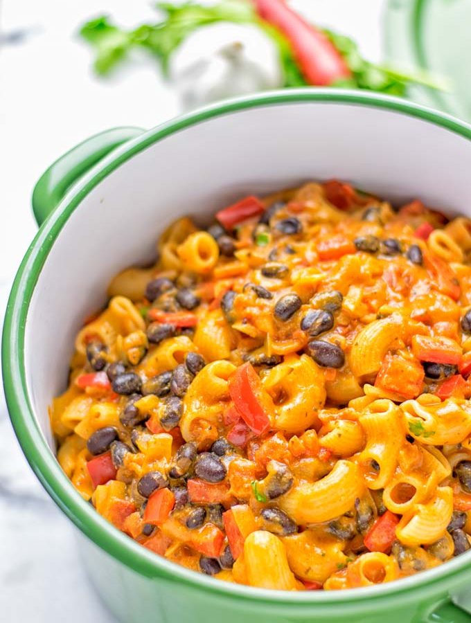 This One Pot Chili Mac & Cheese is super easy to make. It’s insanely creamy, vegan, gluten free and ready in 20 minutes on the table. If you’re looking for easy one pot meals that the whole family will love try it now and learn how easy meal preparation, dinner, lunch, work lunches and more can be. #vegan #glutenfree #vegetarian #dairyfree #onepotmeals #contentednesscooking #lunch #dinner #worklunchideas #mealprep #chilimacandcheese