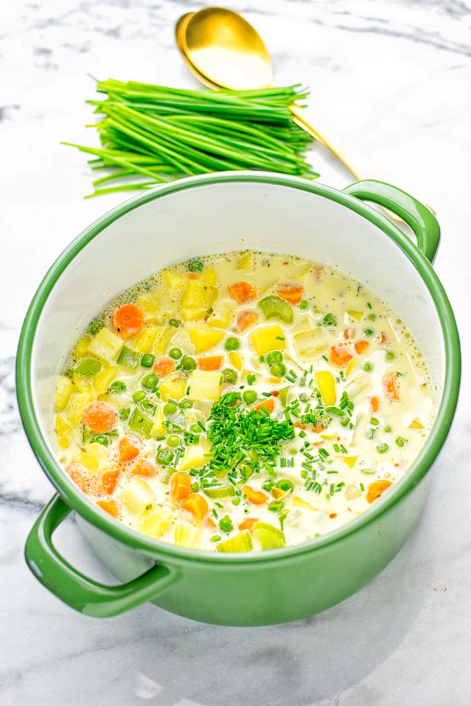 You won’t believe this Vegan Pot Pie Soup is ready in 15 minutes. No one would guess it’s vegan, gluten free, and dairy free. It’s a satisfying meal made in one pot for lunch, dinner, meal prep even work lunches that you and your family will love. A time saving meal that is also a keeper for the holidays and Christmas. #vegan #glutenfree #dairyfree #vegetarian #onepotmeals #christmasfood #contentednesscooking #mealprep #dinner #lunch #worklunchideas #15minutemeals #holidaychristmas