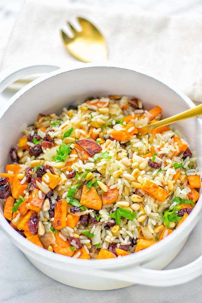 This Wild Rice Pilaf is a super easy and tasty one pot meal. Naturally vegan, gluten free it has all the flavors you love and want for Christmas and the whole year. Try it now for dinner, lunch, meal prep, wow your guests and family. #vegan #glutenfree #dairyfree #vegetarian #christmasfood #dinner #lunch #onepotmeals #holidayfood #wildricepilaf #ricepilafeasy #worklunchideas #contentednesscooking #mealprep 