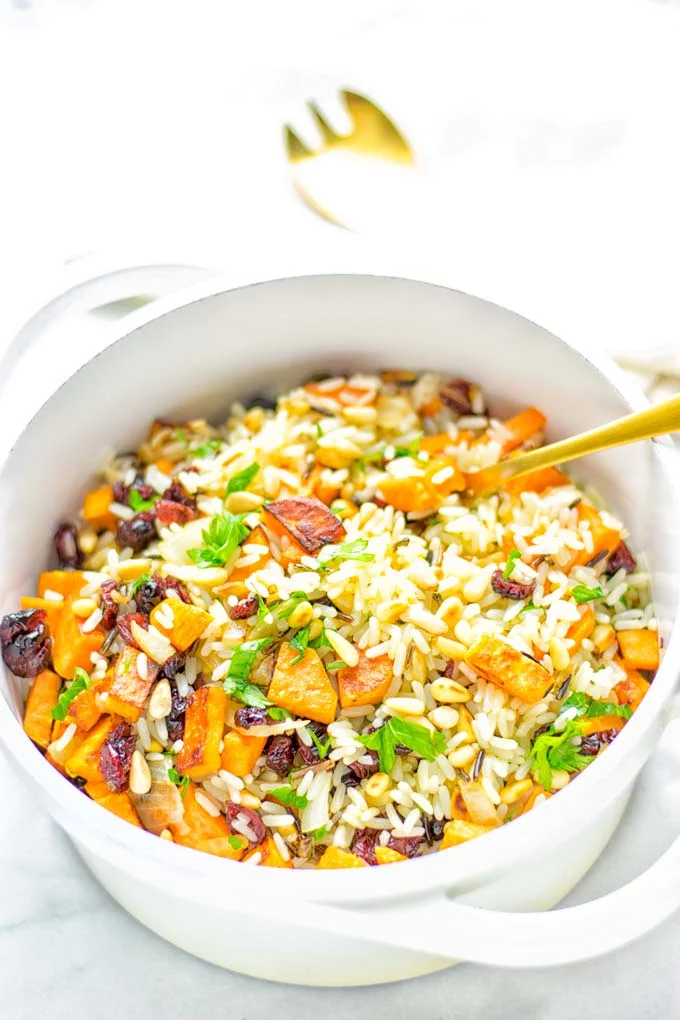 This Wild Rice Pilaf is a super easy and tasty one pot meal. Naturally vegan, gluten free it has all the flavors you love and want for Christmas and the whole year. Try it now for dinner, lunch, meal prep, wow your guests and family. #vegan #glutenfree #dairyfree #vegetarian #christmasfood #dinner #lunch #onepotmeals #holidayfood #wildricepilaf #ricepilafeasy #worklunchideas #contentednesscooking #mealprep 