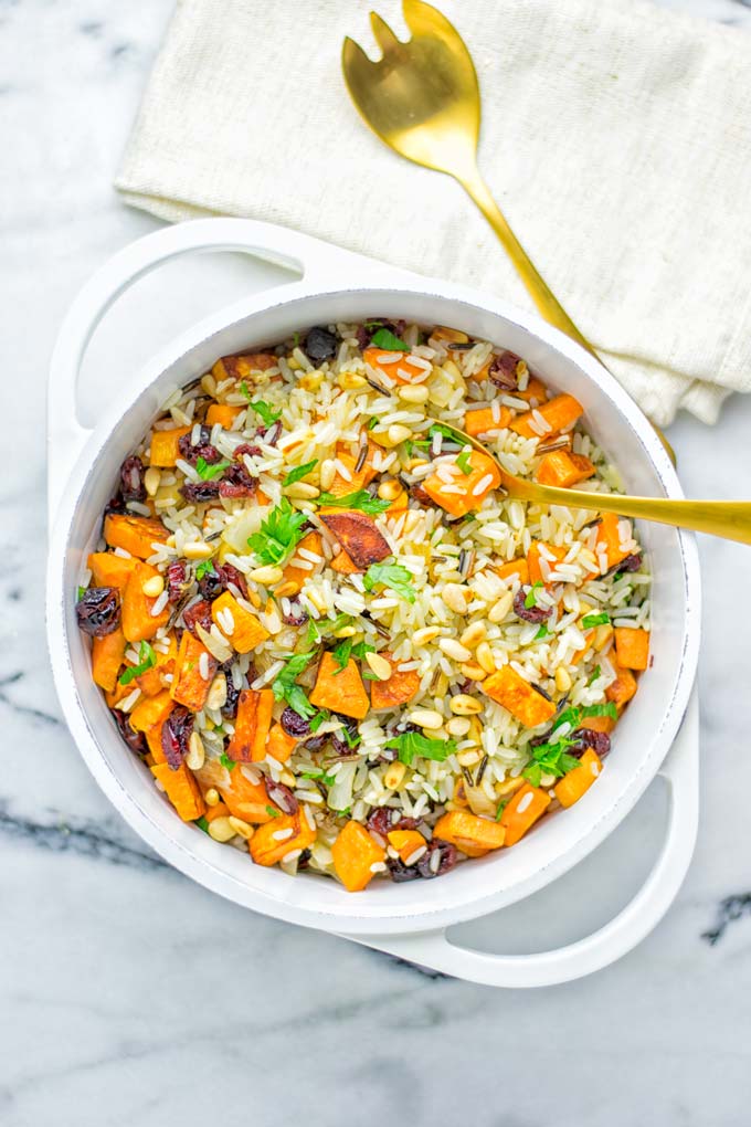This Wild Rice Pilaf is a super easy and tasty one pot meal. Naturally vegan, gluten free it has all the flavors you love and want for Christmas and the whole year. Try it now for dinner, lunch, meal prep, wow your guests and family. #vegan #glutenfree #dairyfree #vegetarian #christmasfood #dinner #lunch #onepotmeals #holidayfood #wildricepilaf #ricepilafeasy #worklunchideas #contentednesscooking #mealprep 