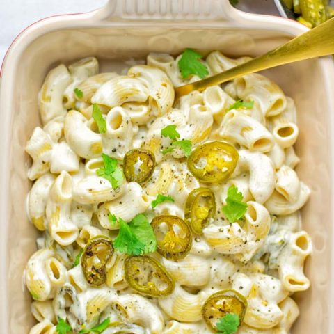 This Jalapeno Mac and Cheese is super easy to make and in 15 minutes on the table! It’s creamy and perfectly spicy and entirely vegan, gluten free. An amazing option for dinner, lunch, meal prep, work lunch and so much more that the whole family will love. Try it for yourself and know this will be a staple in any house. #vegan #dairyfree #glutenfree #contentednesscooking #macandcheese #jalapeno #dinner #lunch #mealprep #worklunchideas #15minutemeals #familyfood #comfortfood