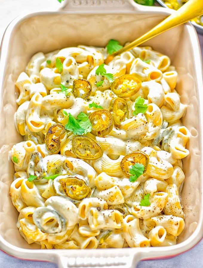 This Jalapeno Mac and Cheese is super easy to make and in 15 minutes on the table! It’s creamy and perfectly spicy and entirely vegan, gluten free. An amazing option for dinner, lunch, meal prep, work lunch and so much more that the whole family will love. Try it for yourself and know this will be a staple in any house. #vegan #dairyfree #glutenfree #contentednesscooking #macandcheese #jalapeno #dinner #lunch #mealprep #worklunchideas #15minutemeals #familyfood #comfortfood