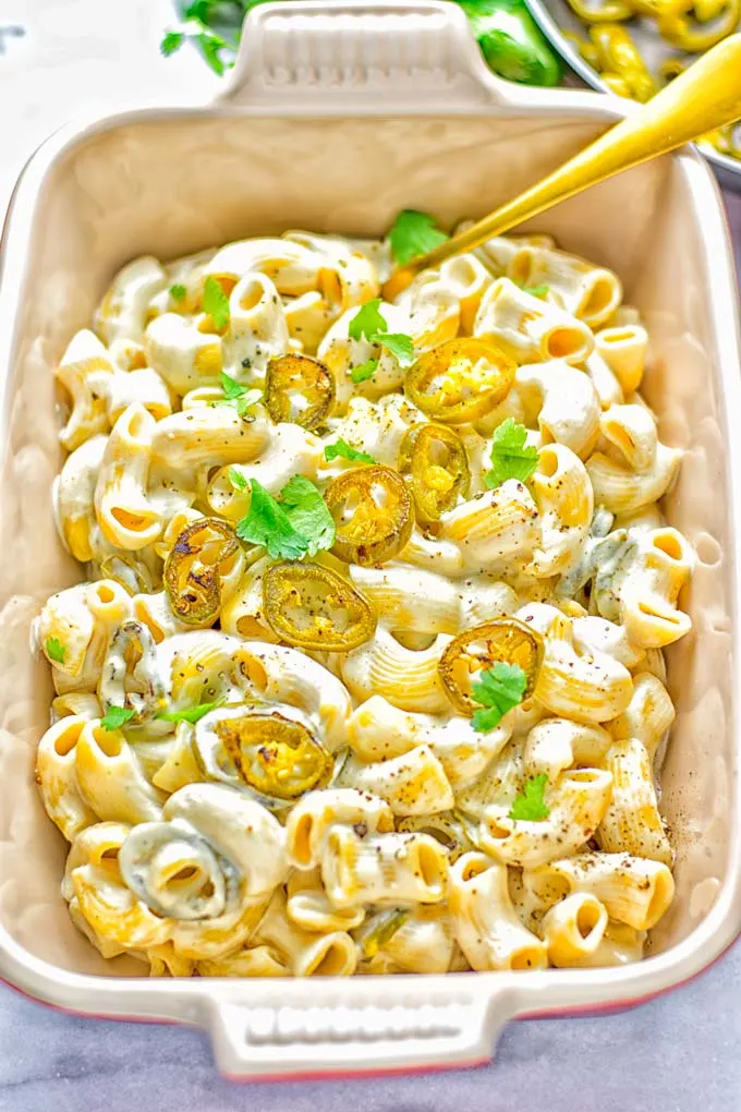 This Jalapeno Mac and Cheese is super easy to make and in 15 minutes on the table! It’s creamy and perfectly spicy and entirely vegan, gluten free. An amazing option for dinner, lunch, meal prep, work lunch and so much more that the whole family will love. Try it for yourself and know this will be a staple in any house. #vegan #dairyfree #glutenfree #contentednesscooking #macandcheese #jalapeno #dinner #lunch #mealprep #worklunchideas #15minutemeals #familyfood #comfortfood 