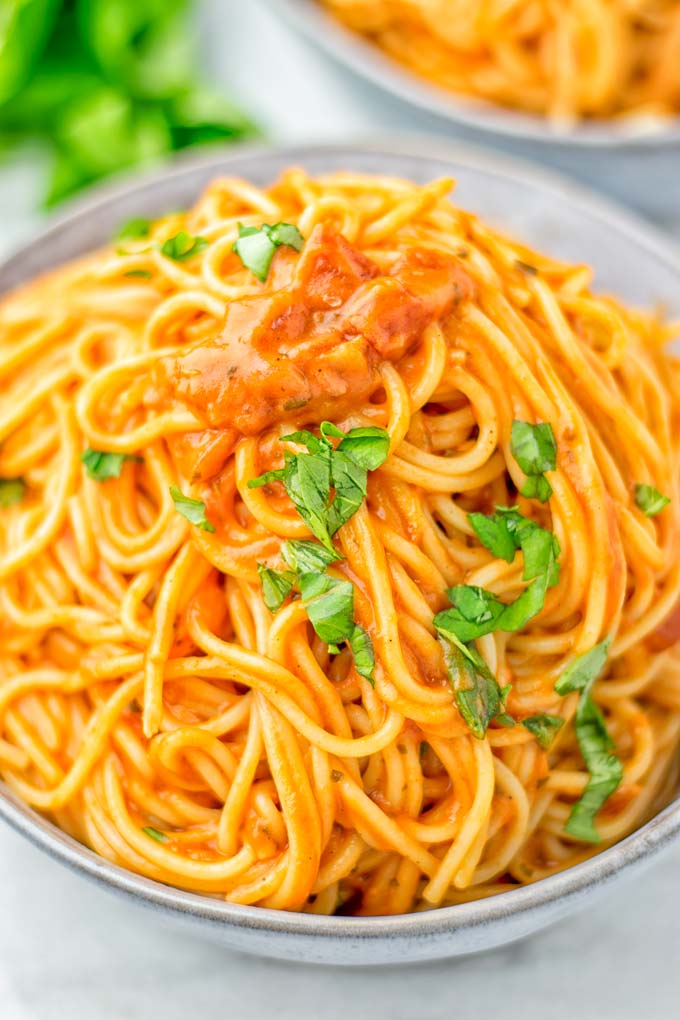 Instant Pot Spaghetti noodles served in a bowl 