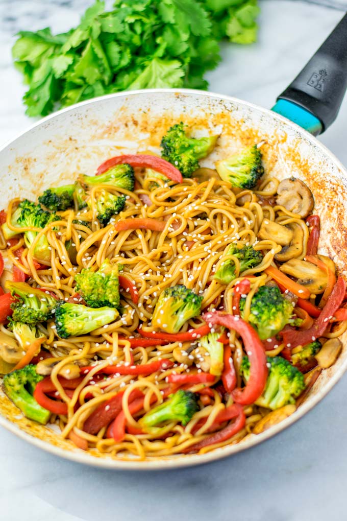 Another top view on the Stir Fry Noodles Pan.