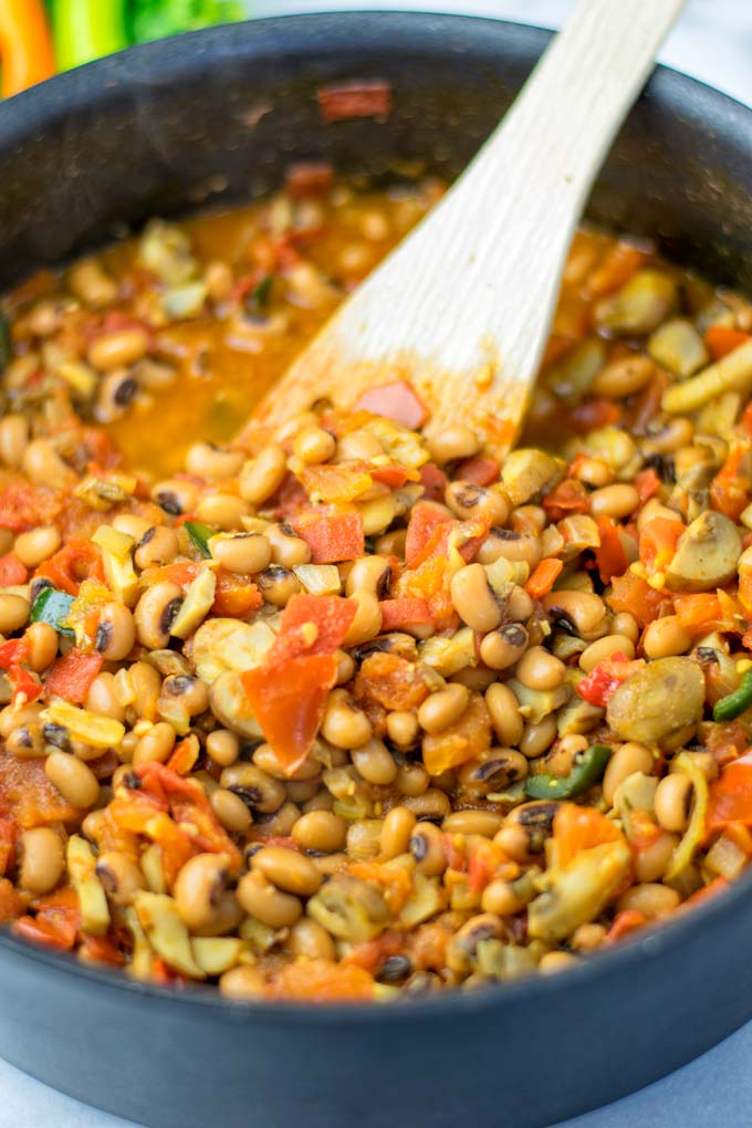 Cook four types of beans in a one pot.