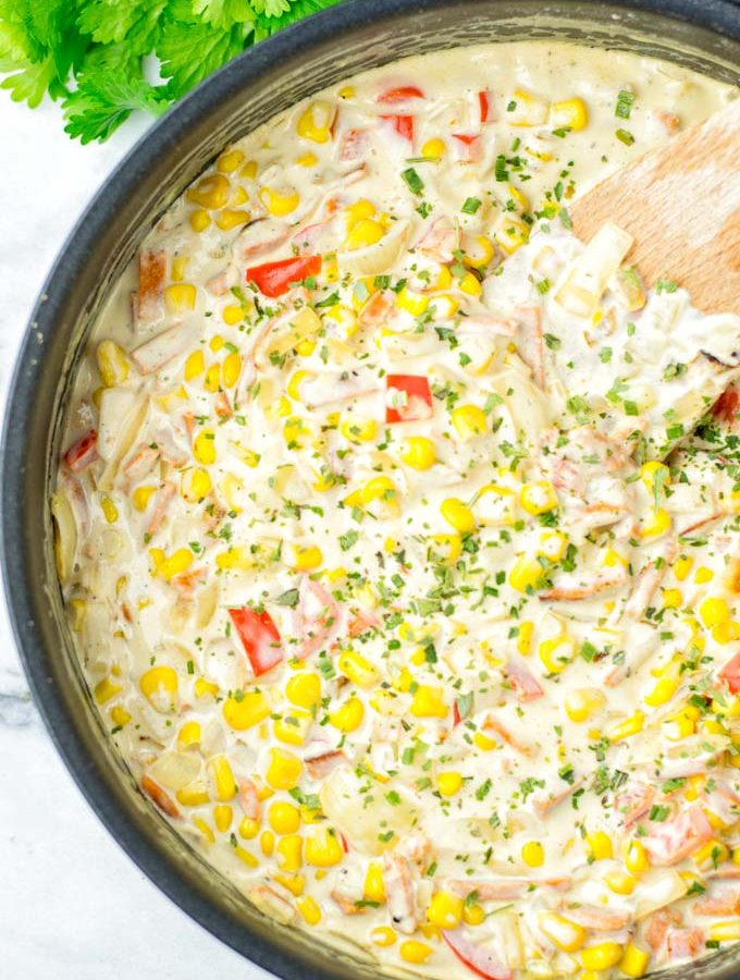 Fresh corn, bell pepper, vegan bacon stripes in this family meal.