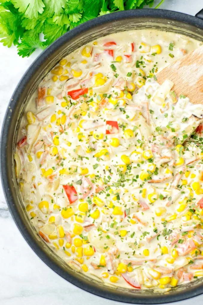 Fresh corn, bell pepper, vegan bacon stripes in this family meal.