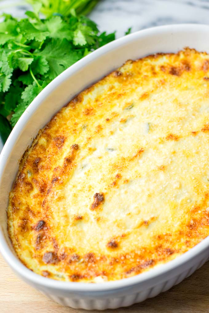 Covering the dip with breadcrumbs gives the top of the dish the golden brown touch.