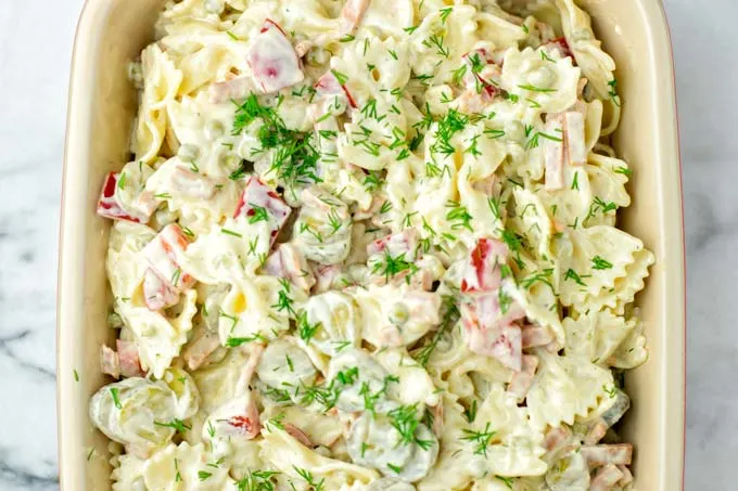 Fresh dill makes a great herb extra to this vegan pasta salad.