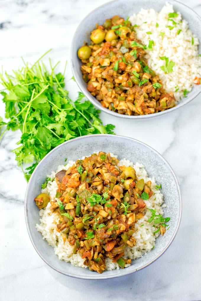 Fresh cilantro is used to give this dish some extra fresh touch.