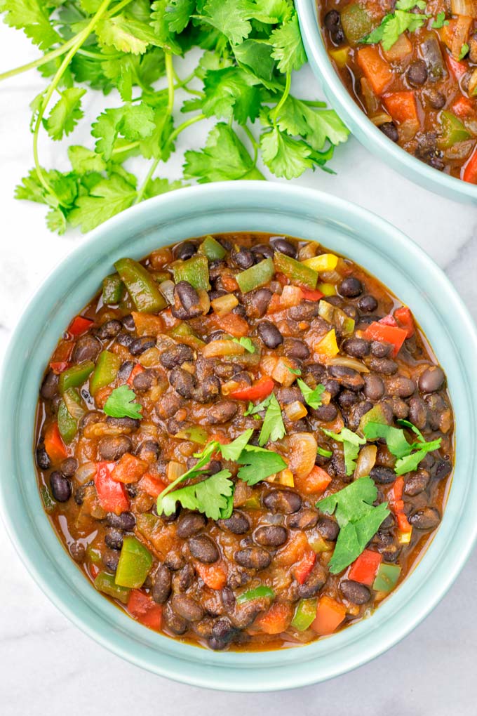 This Instant Pot Chili is super easy to make and comes together in under 20 minutes. The whole family will love this naturally vegan and gluten free meal with really simple ingredients.