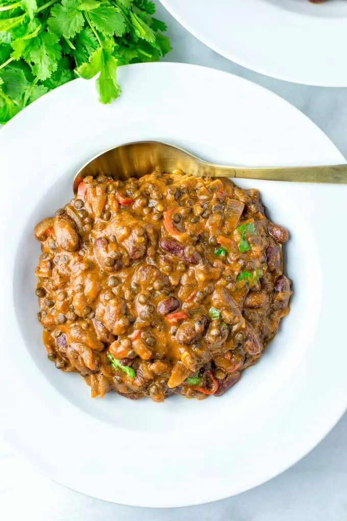 Dal Makhani is a perfect easy family recipe for lunch or dinners. Also meal prep ready.