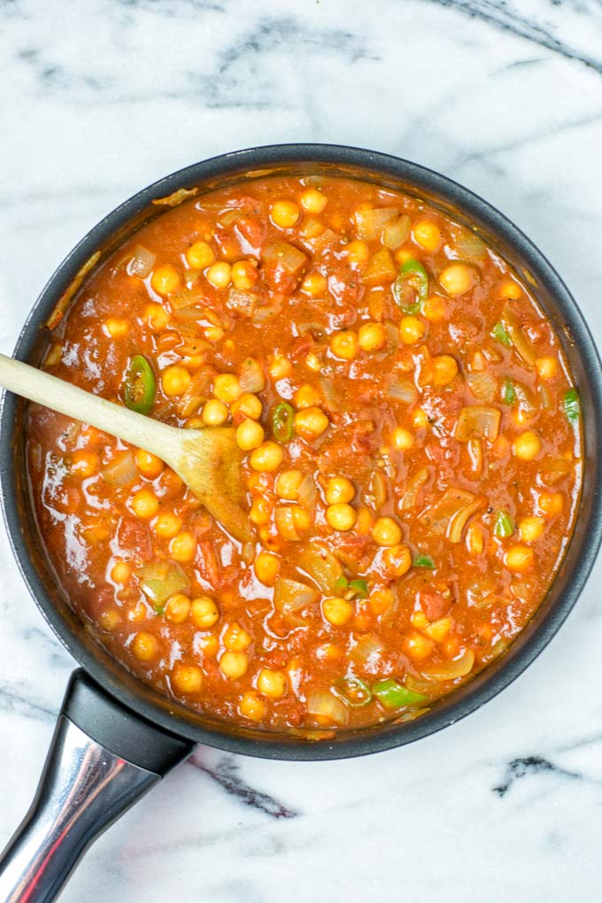 Full pot of Chana Masala fresh from the stove.