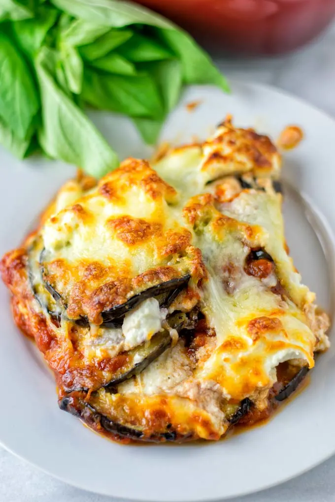 Creamy an delicious vegan Lasagna with eggplant.