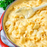 A saucepan full with the creamy Mac and Cheese.