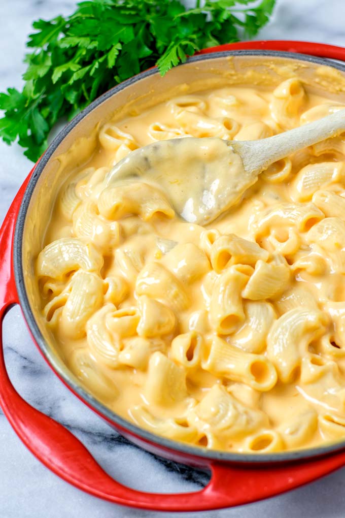 A saucepan full with the creamy Mac and Cheese.