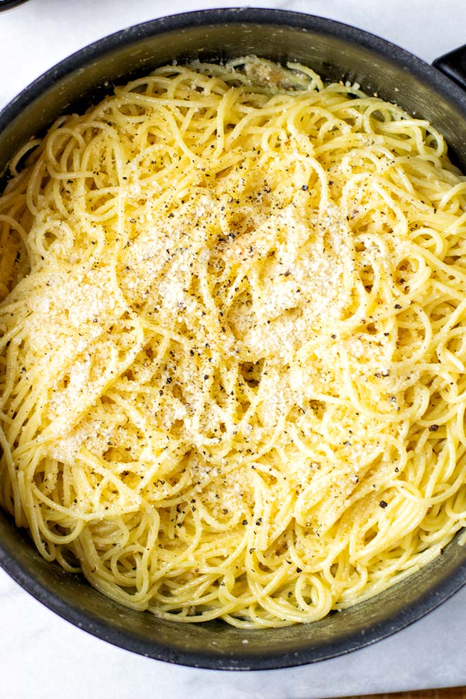 Top view on the ready Cacio e Pepe.