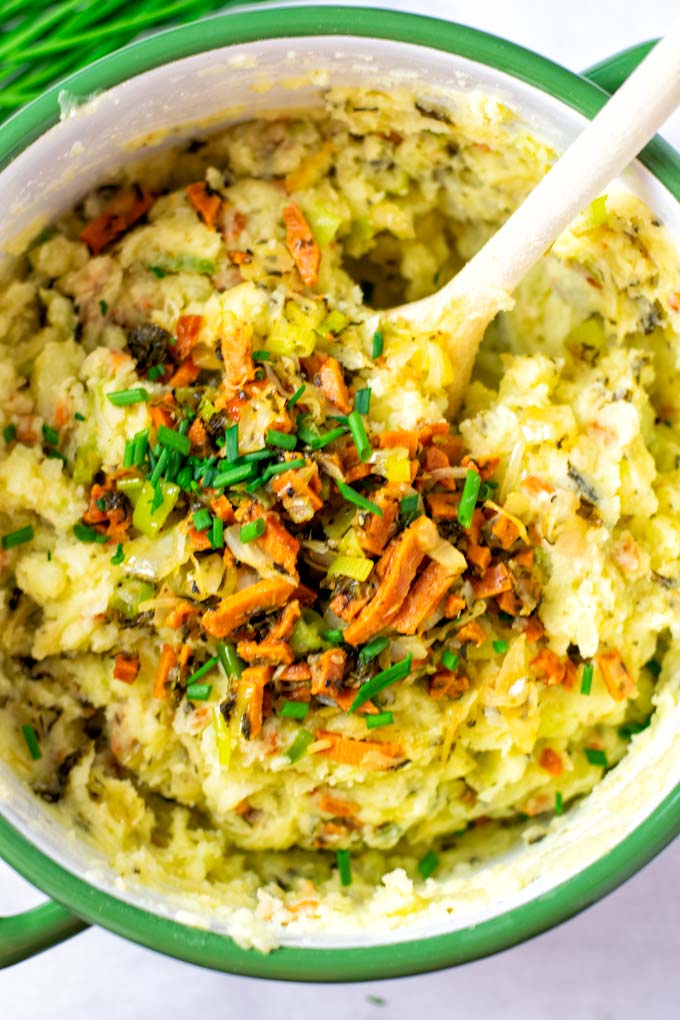 Chives are an amazing garnish for this vegan Colcannon.