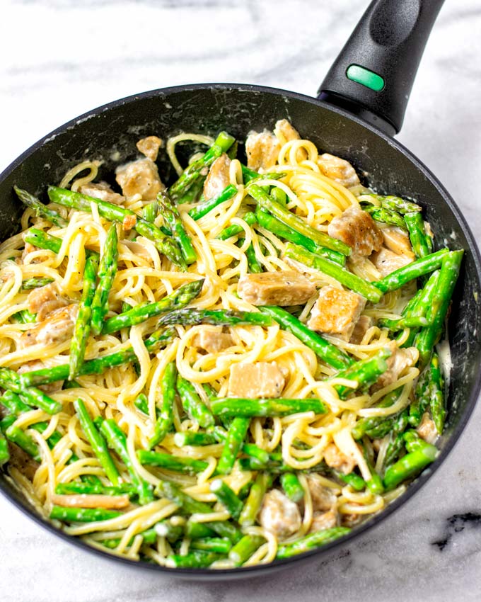 View of the finished Asparagus Pasta in a sauce pan.