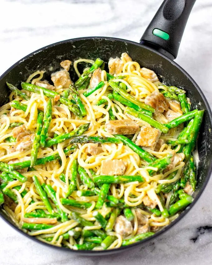 View of the finished Asparagus Pasta in a sauce pan.