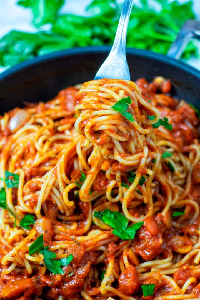 Closeup on a fork with rolled up spaghetti.