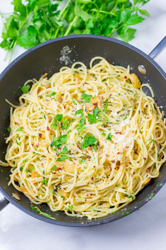 Spaghetti aglio e olio [vegan] - Contentedness Cooking
