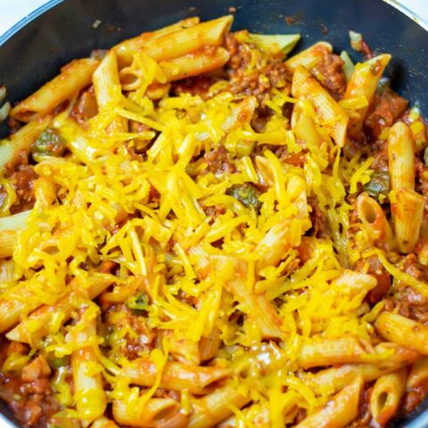 View of a full pan with the Cheeseburger Pasta.