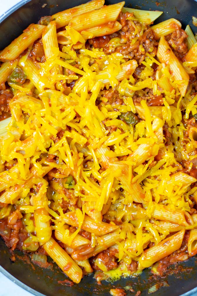 Top view on the pan with the Cheeseburger Pasta.