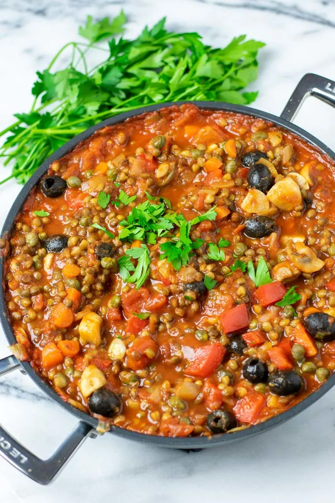 Top view of a pan with the Lentil Cacciatore.