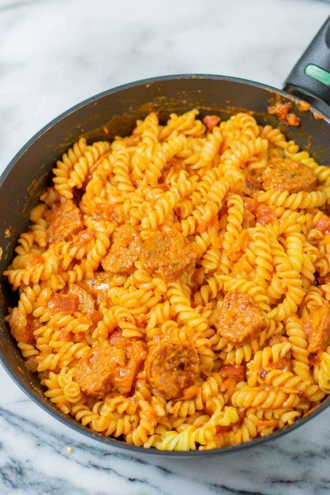 View of a large pan with the finish Chorizo Pasta.