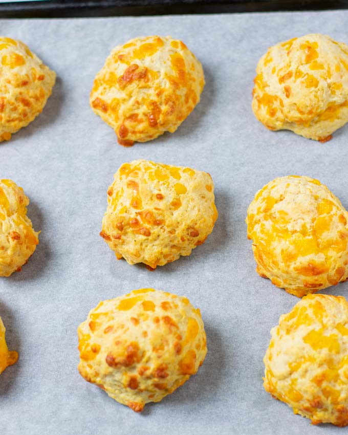 View of the baked biscuits.