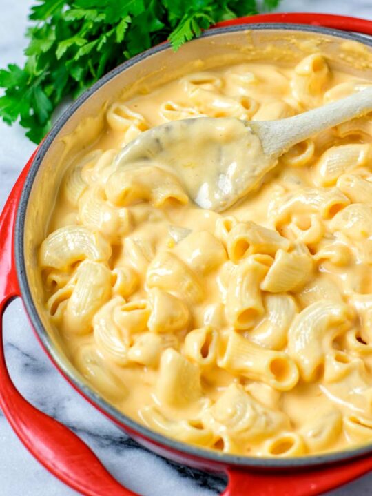 A saucepan full with the creamy Mac and Cheese.