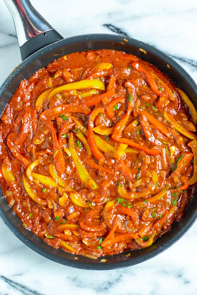 Top view of the pan with the ready Peperonata.