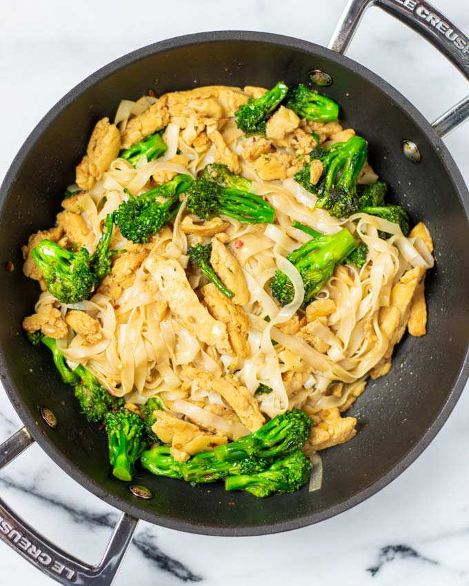 pad-see-ew-contentedness-cooking