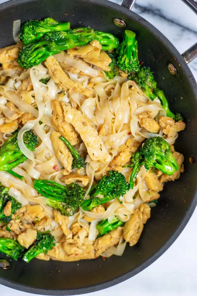 Closeup on Pad See Ew ready to be served.