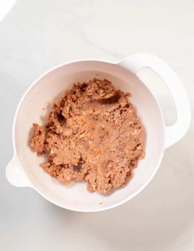 Top view on a mixing bowl with the combined patty mixture.