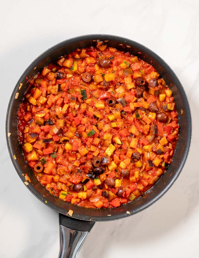 Top view of a large pan with the vegetable sauce.