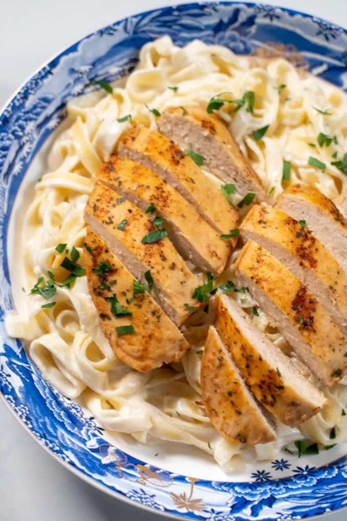 A serving of Chicken Alfredo.