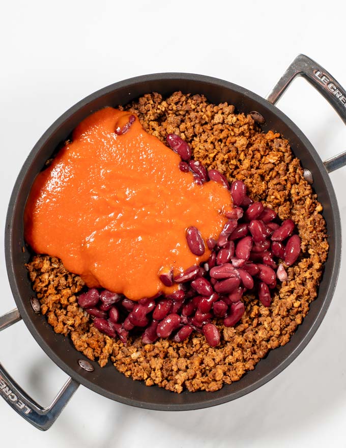 Tomato sauce is added to the Texas Chili Beans.