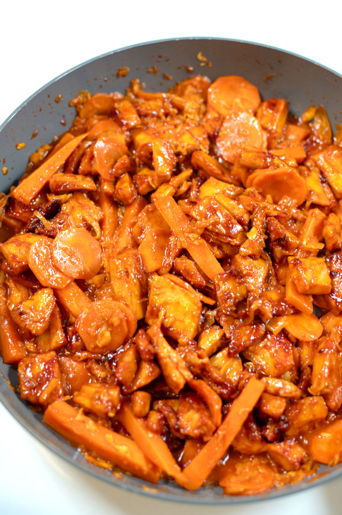 Top view of a pan with Dak Galbi.